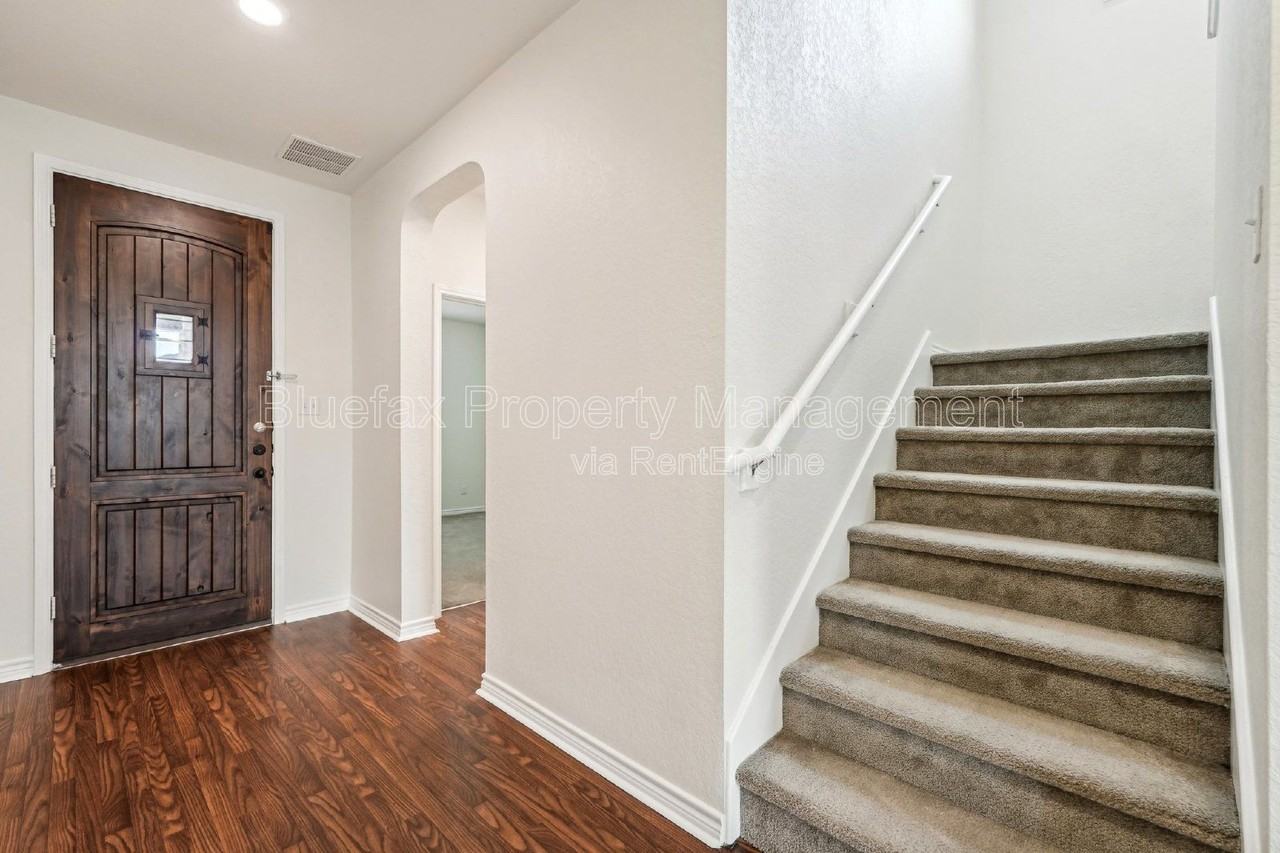 3306 Putnam Flds - Photo 3 of 34