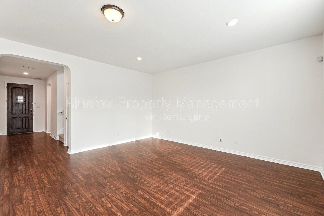 3306 Putnam Flds - Photo 4 of 34