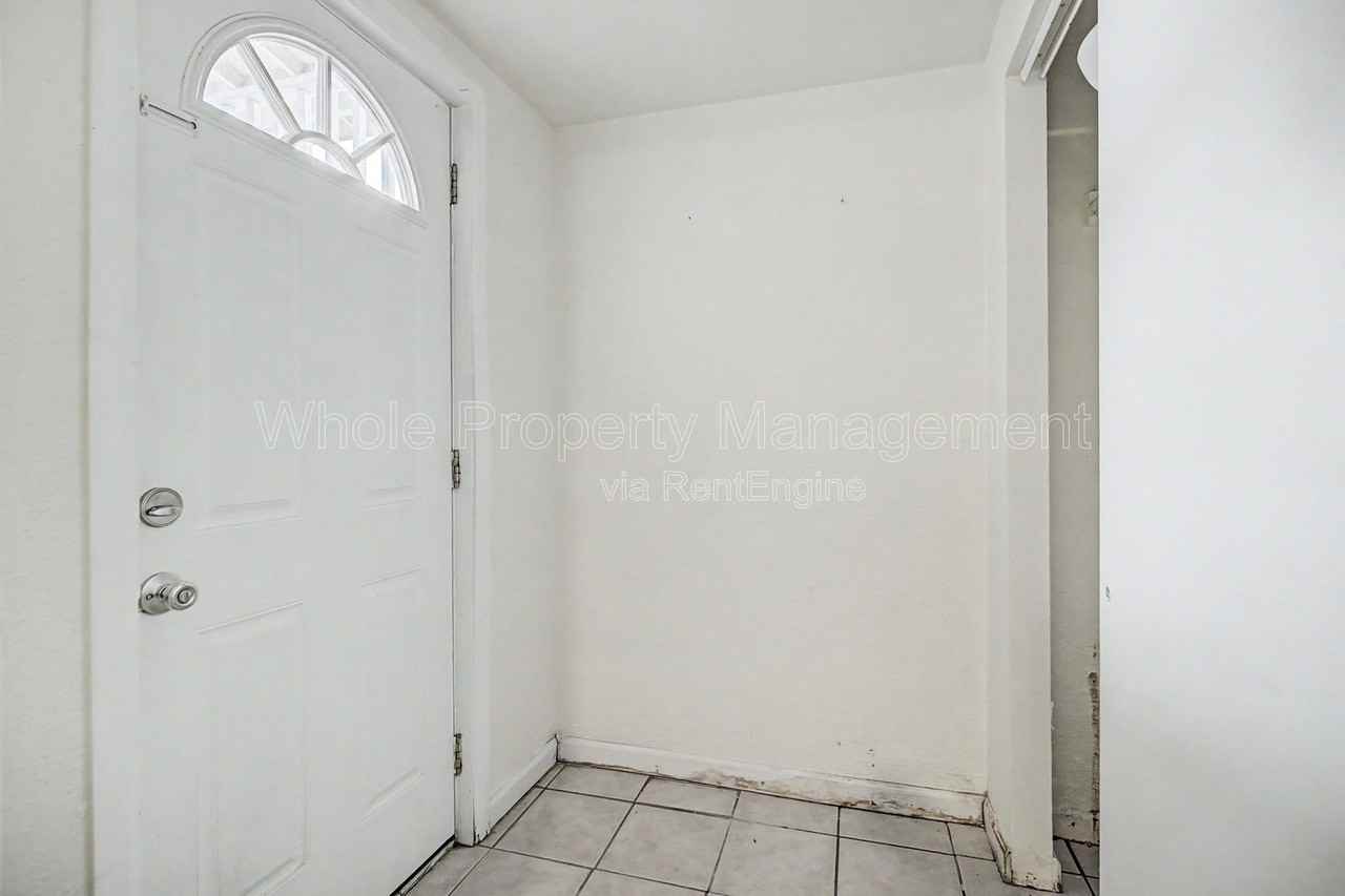 2705 W Park Pl - Photo 3 of 28