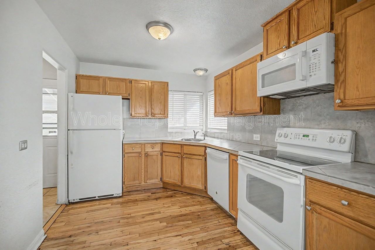 2705 W Park Pl - Photo 6 of 28