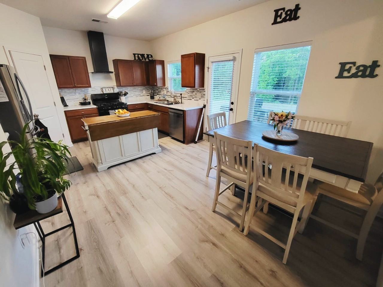 366 Crandon Rd - Photo 5 of 25