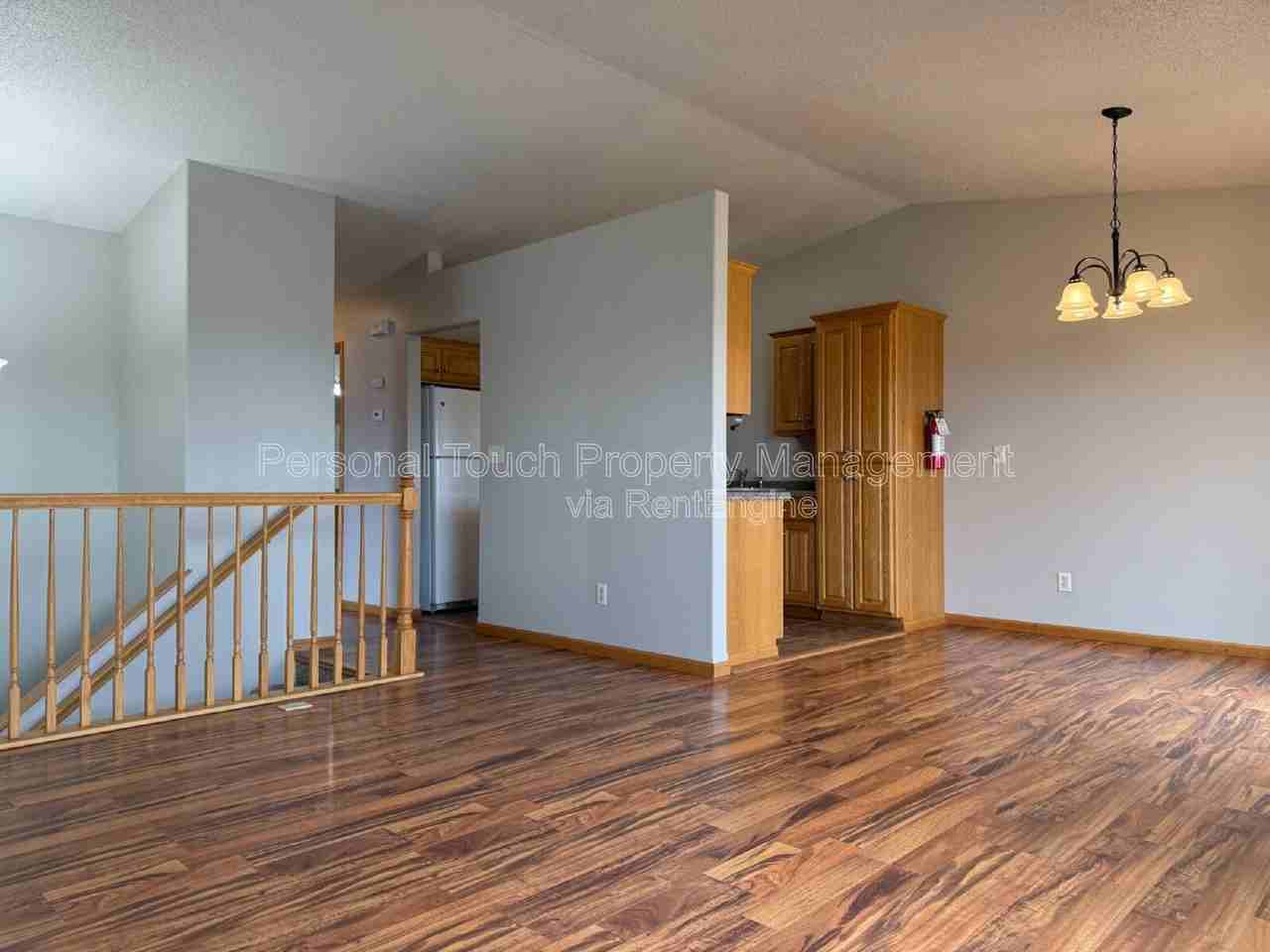 1143 39th Ave S - Photo 4 of 47