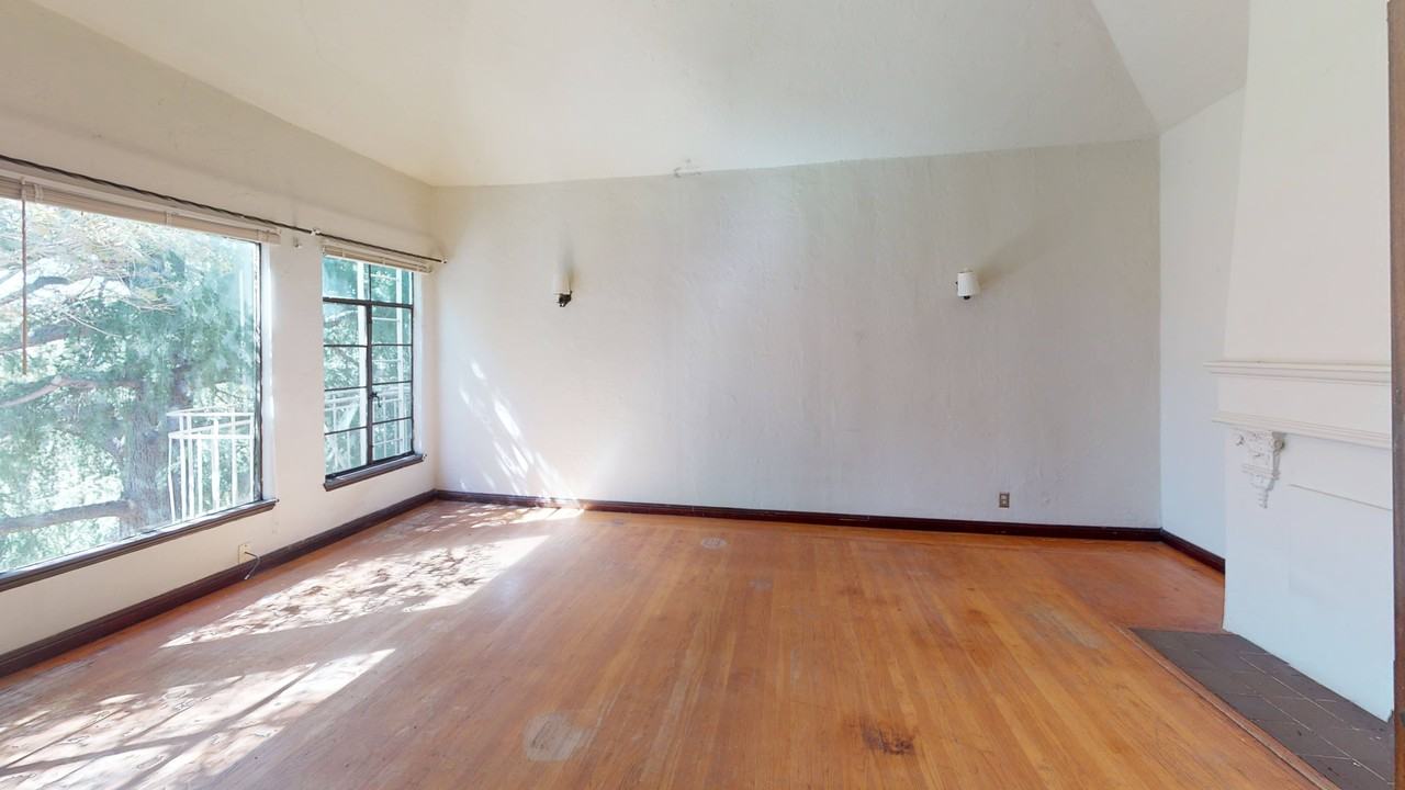 2363 Le Conte Avenue - Photo 2 of 18