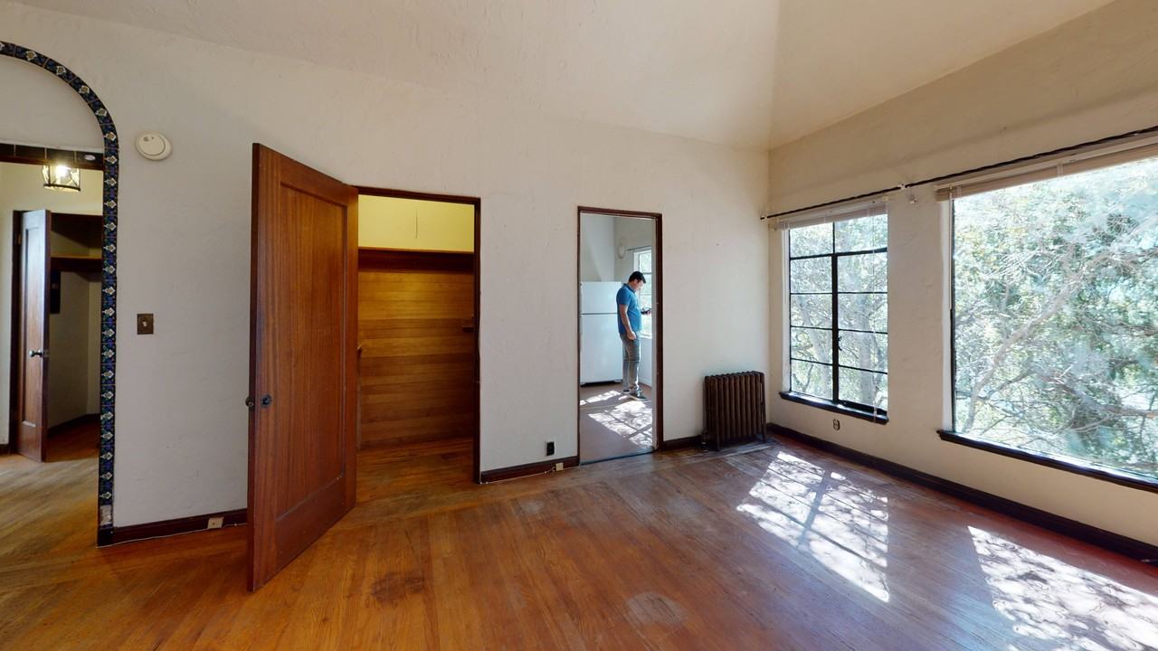 2363 Le Conte Avenue - Photo 3 of 18