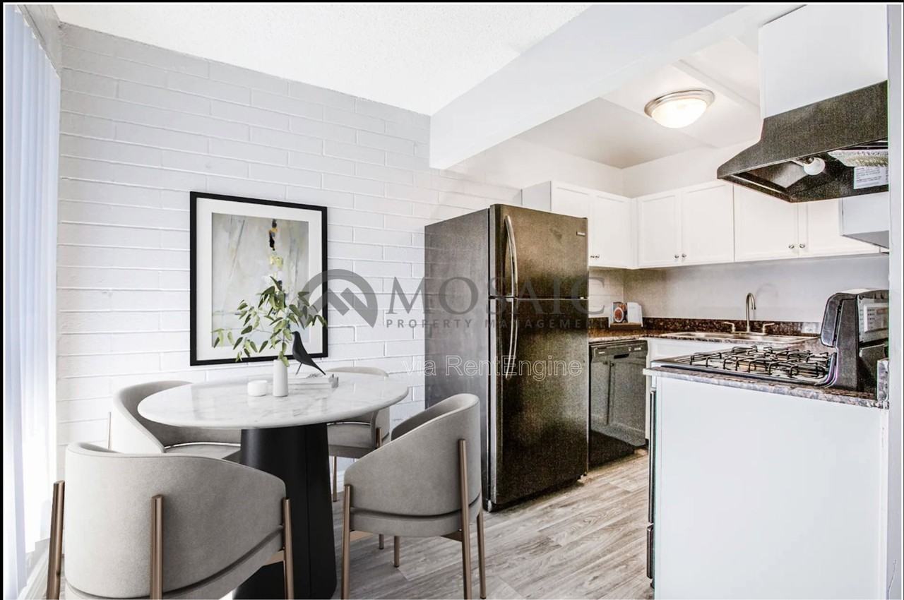 2925 N Greenfield Rd #512 - Photo 4 of 11