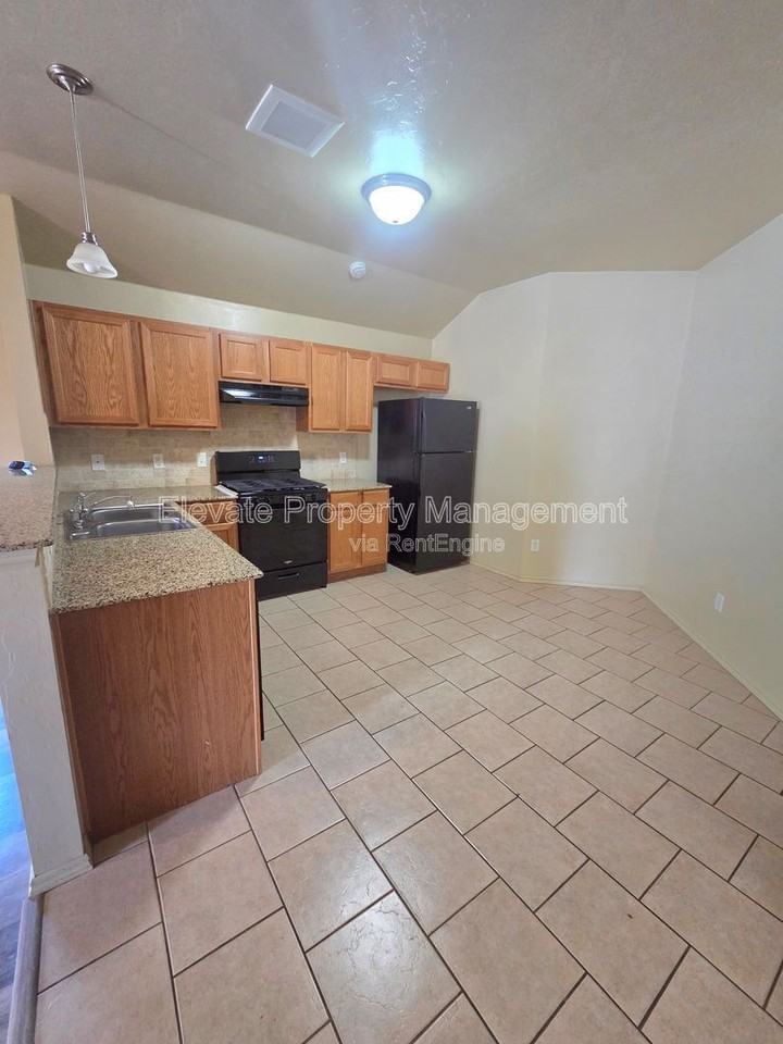 922 W Prairie Wind Way - Photo 5 of 14