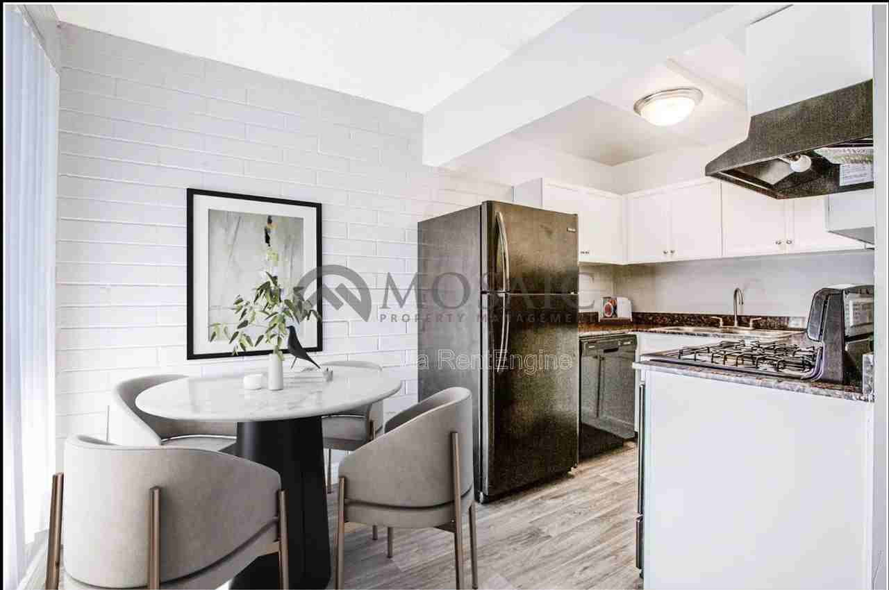 2925 N Greenfield Rd #420 - Photo 4 of 11