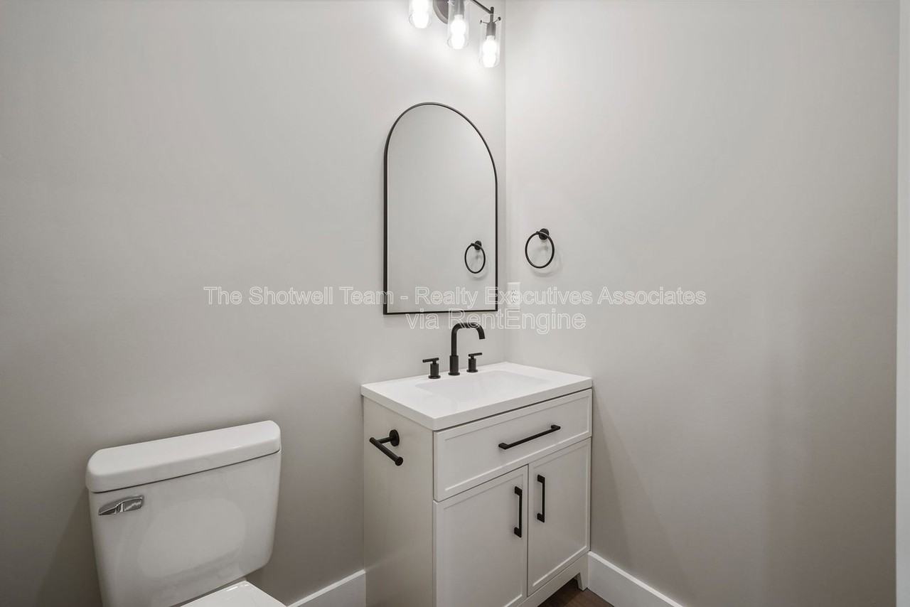 2711 Tarleton Ave - Photo 2 of 24