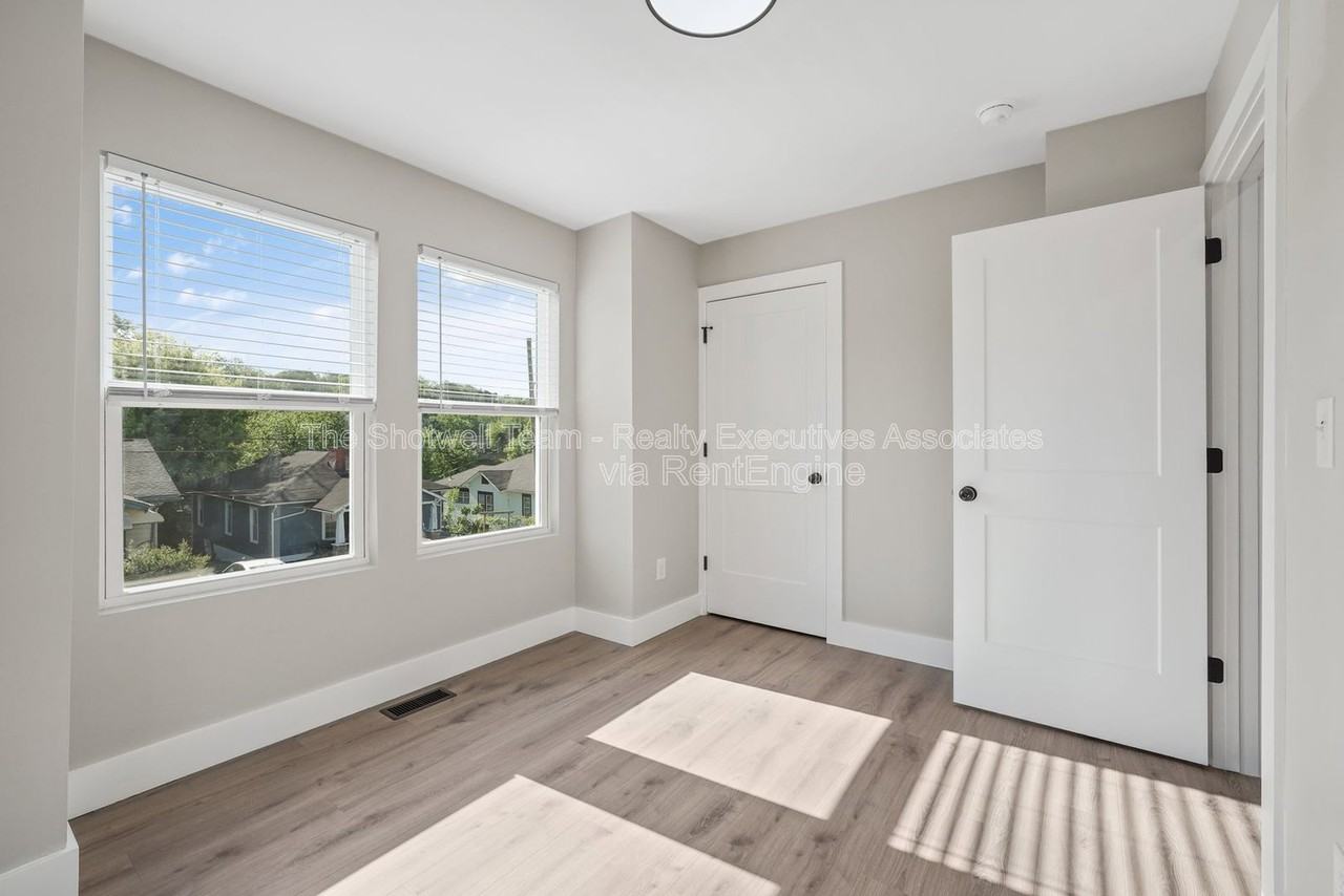 2711 Tarleton Ave - Photo 4 of 24