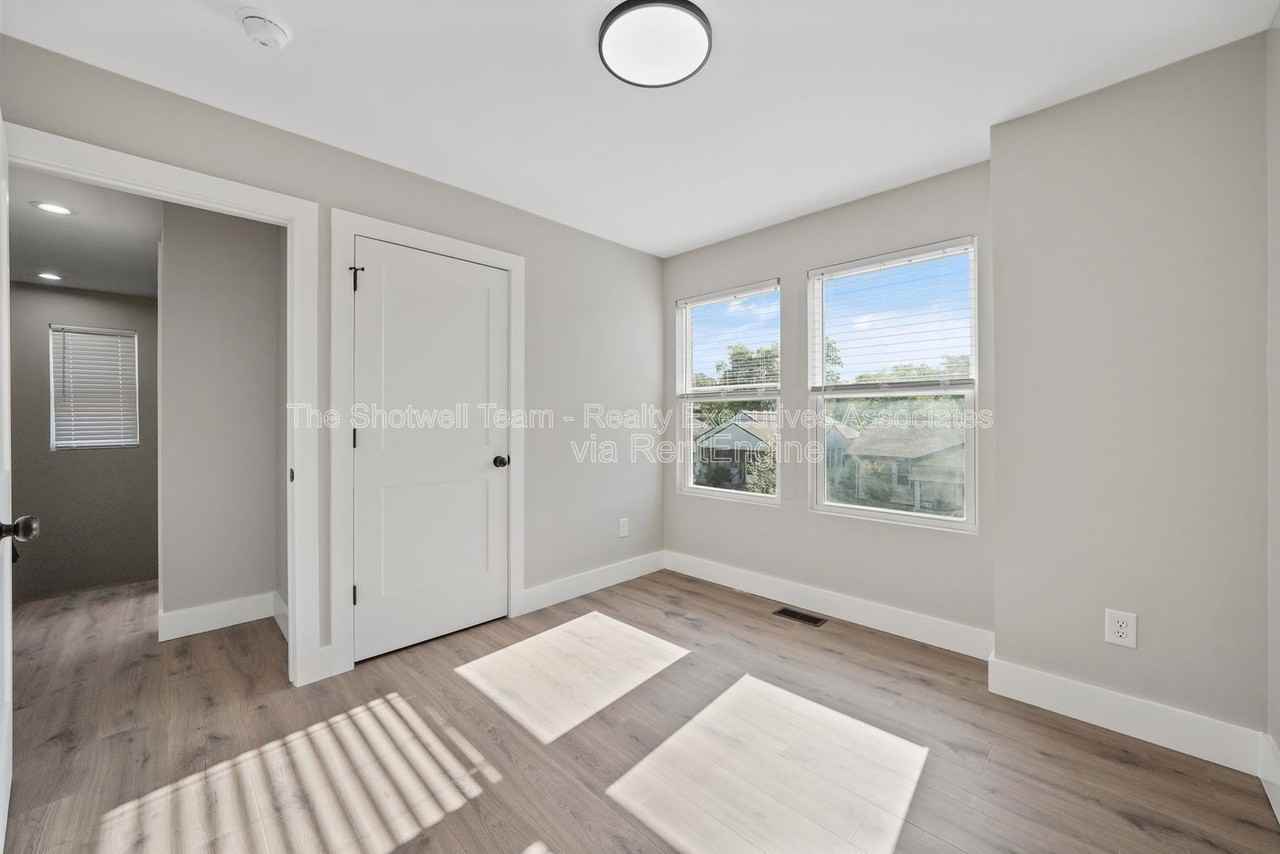 2711 Tarleton Ave - Photo 6 of 24