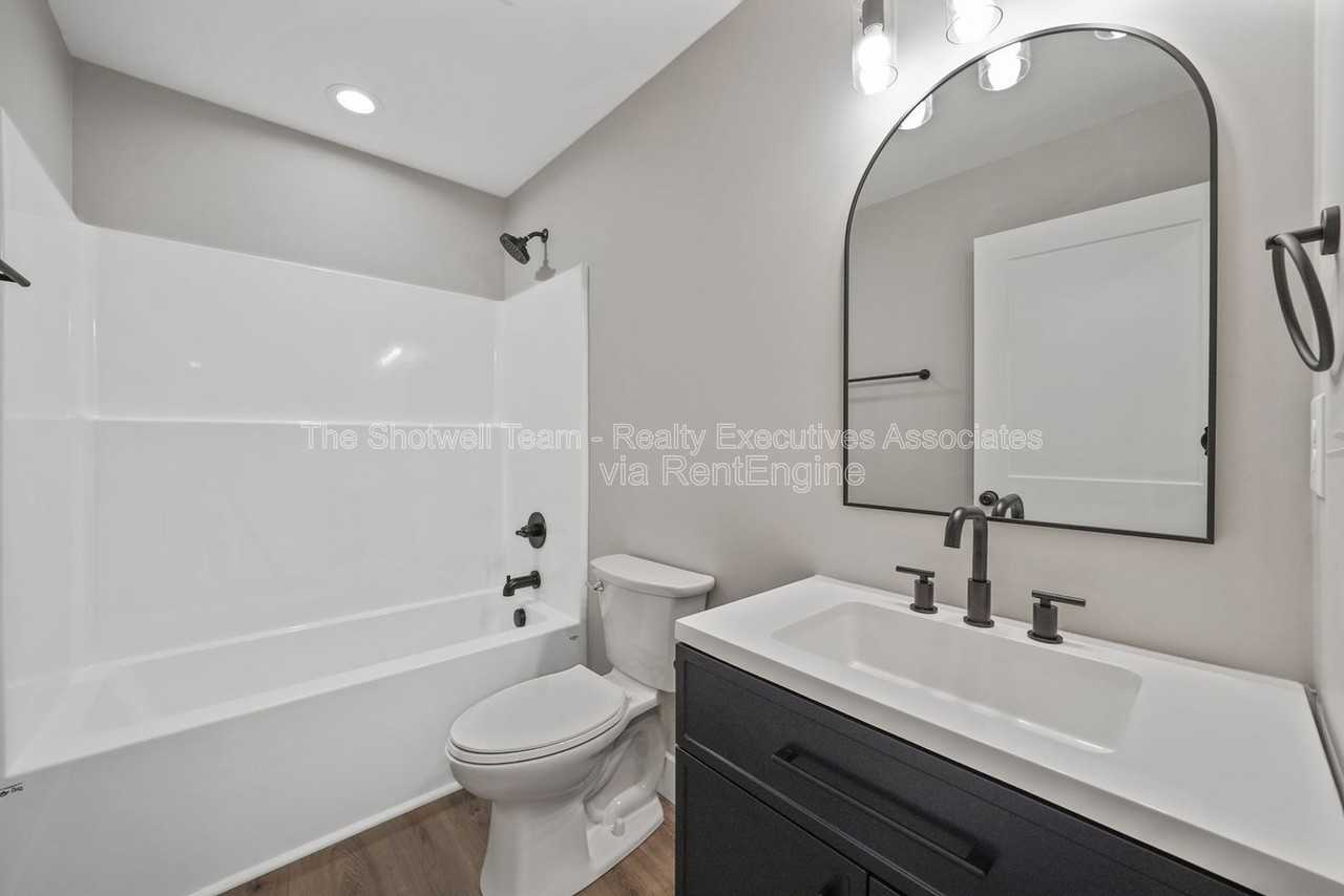 2711 Tarleton Ave - Photo 7 of 24