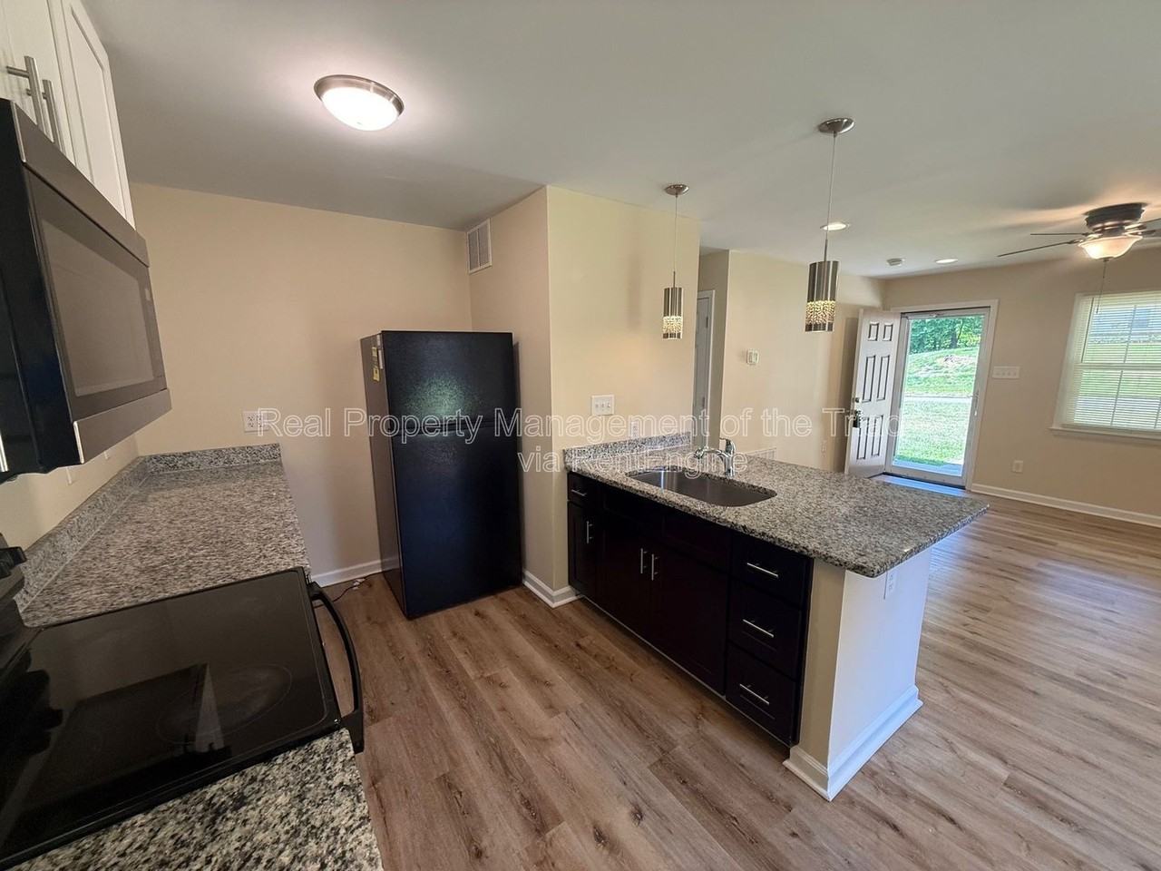 5208 Larkspur Dr - Photo 4 of 17