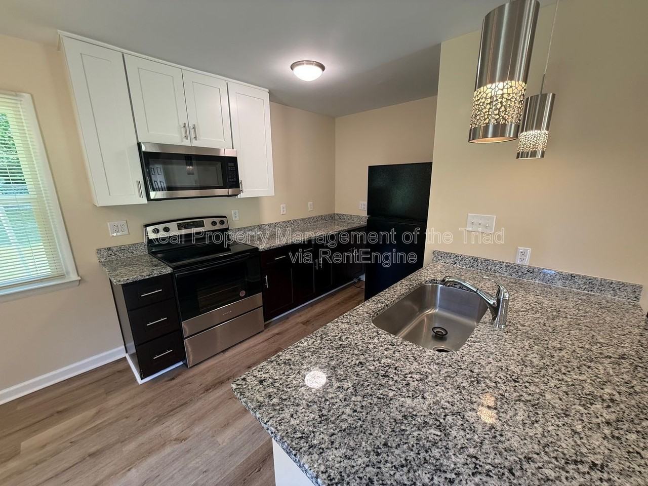 5208 Larkspur Dr - Photo 5 of 17