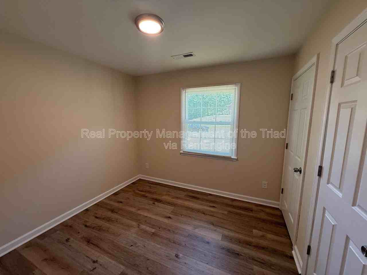 5208 Larkspur Dr - Photo 6 of 17