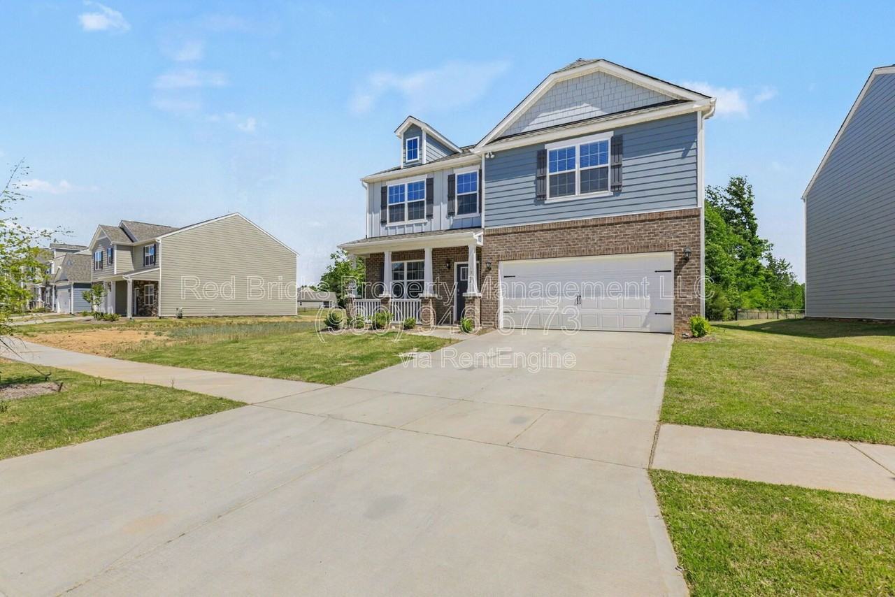 1362 Secrest Commons Dr - Photo 3 of 36