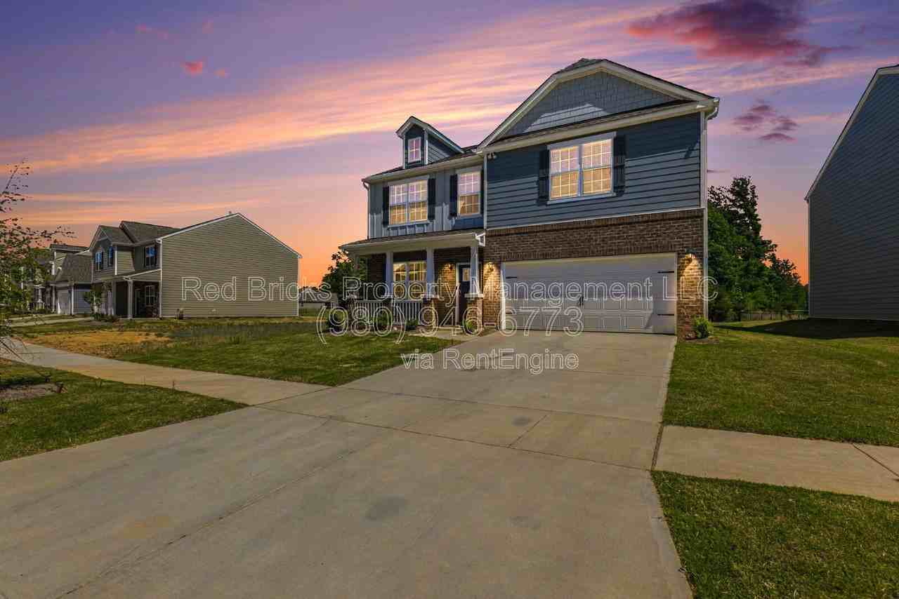 1362 Secrest Commons Dr - Photo 4 of 36