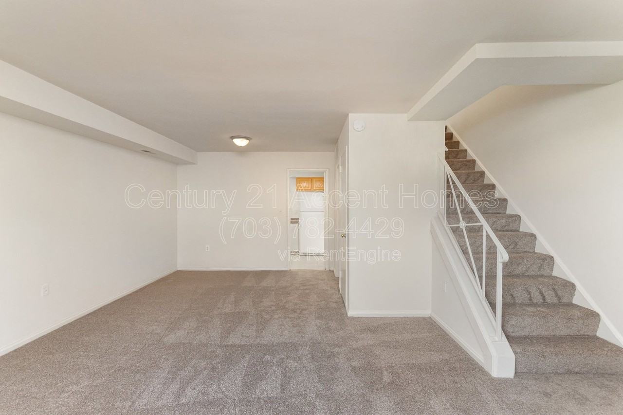 3822 Keller Ave - Photo 4 of 50