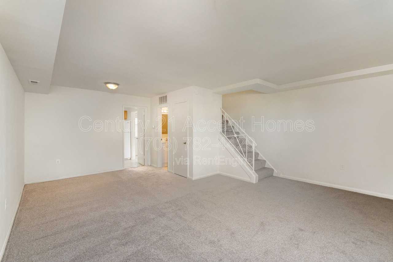 3822 Keller Ave - Photo 5 of 50