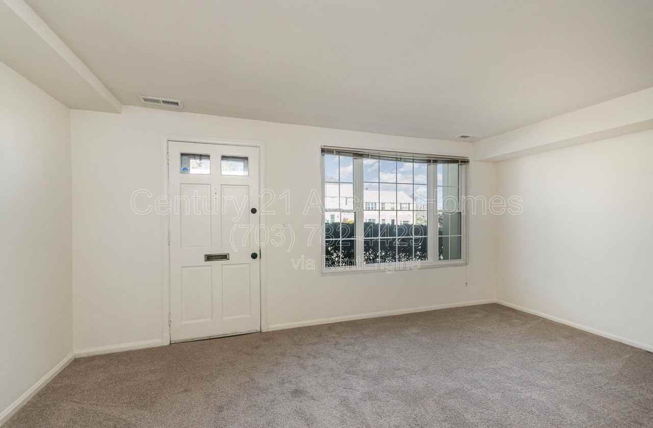 3822 Keller Ave - Photo 6 of 50