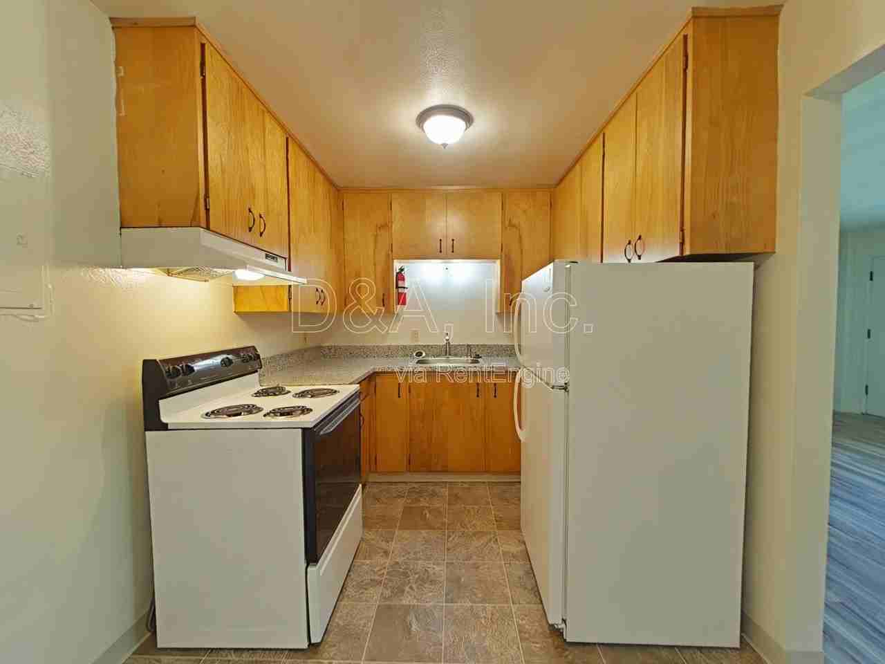 770 Nw 11th St - Photo 3 of 9