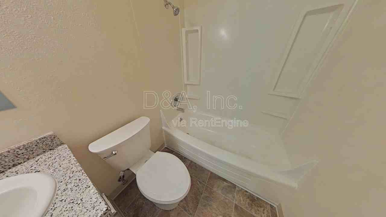 770 Nw 11th St - Photo 7 of 9