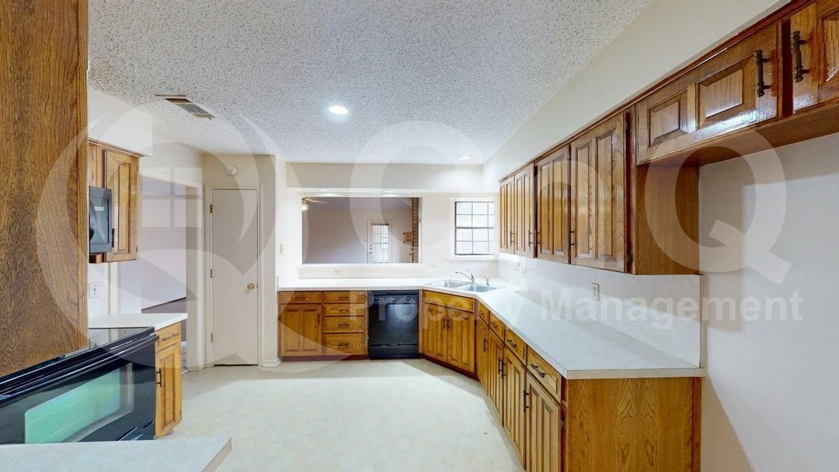 5511 Timber Green Dr - Photo 3 of 18