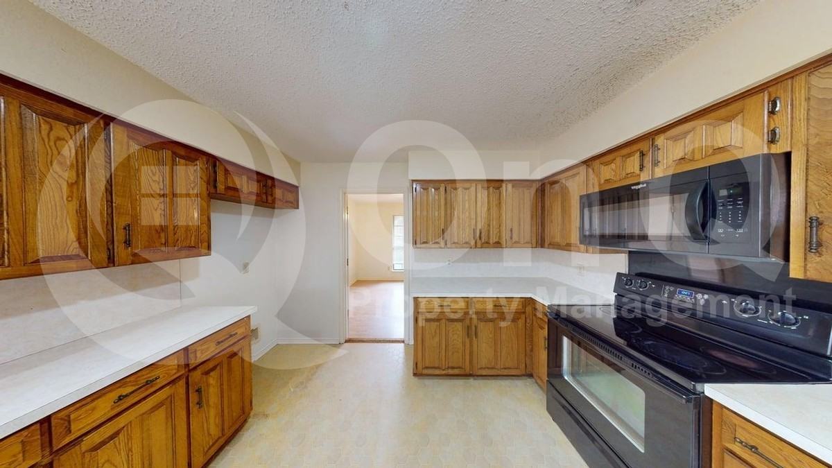 5511 Timber Green Dr - Photo 4 of 18