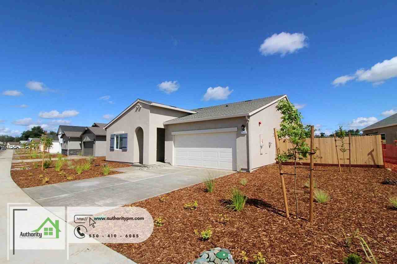 Hopkins Ave - Photo 2 of 20