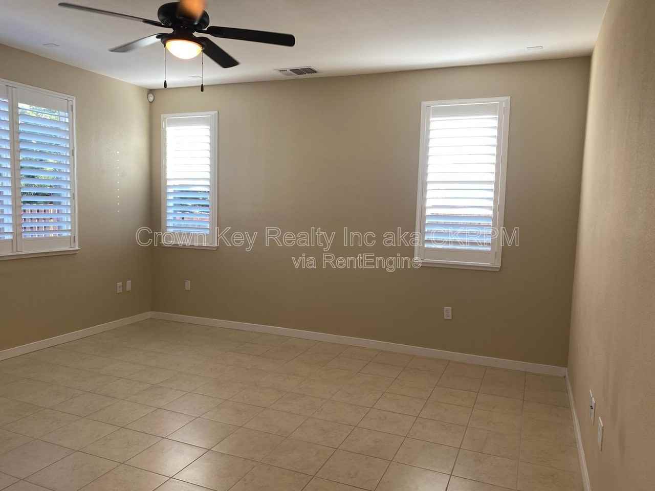 18344 Spence Ave - Photo 3 of 30