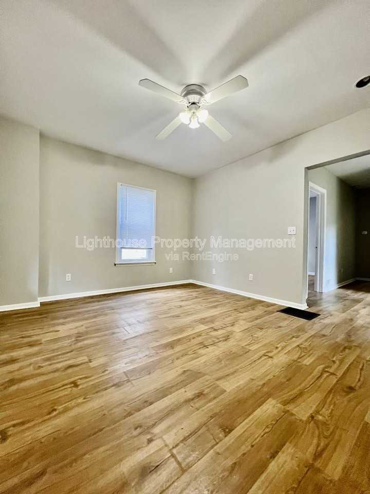 708 Elizabeth St - Photo 4 of 20