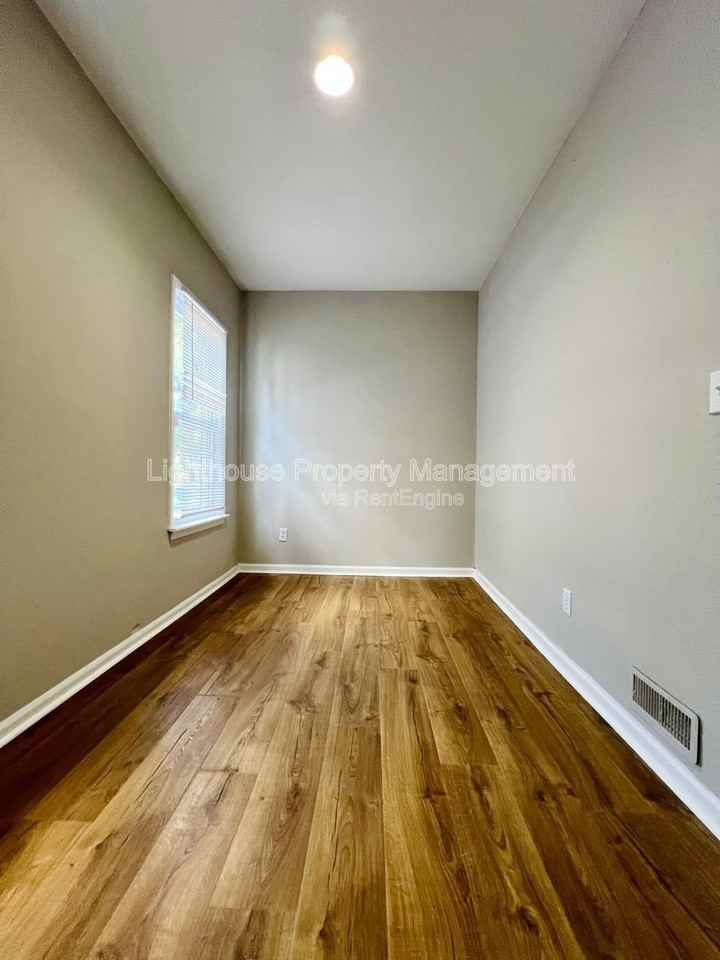 708 Elizabeth St - Photo 6 of 20