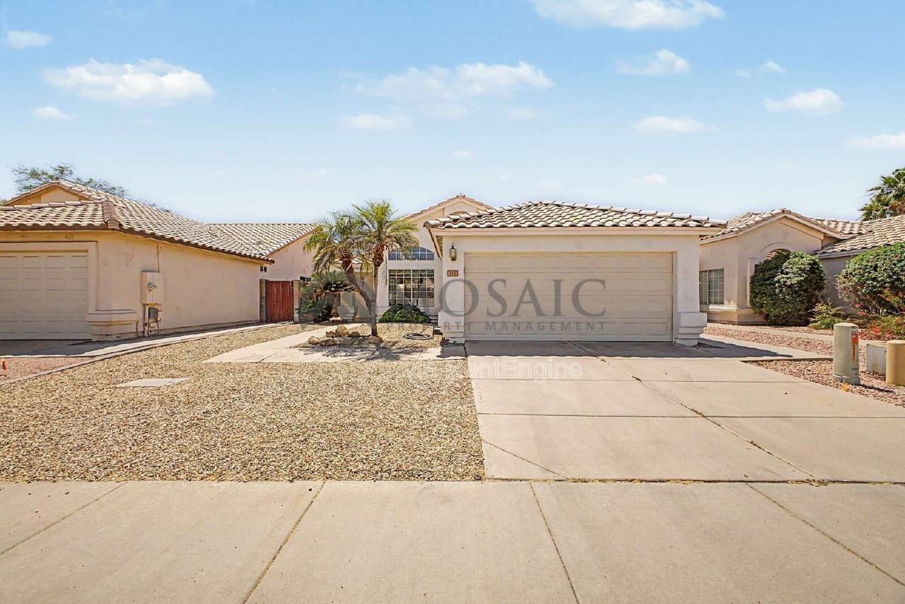 1271 W Gail Dr - Photo 2 of 31