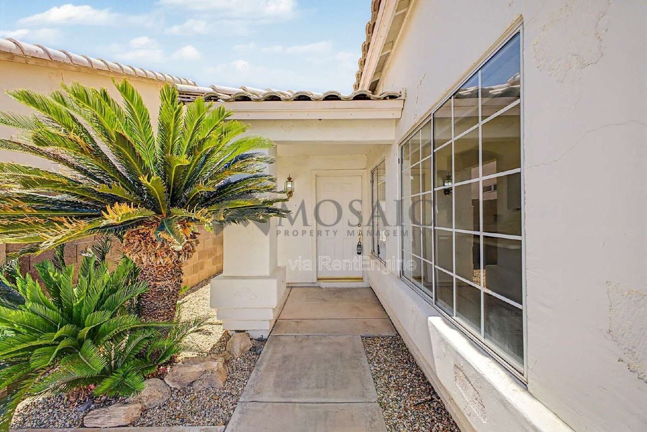 1271 W Gail Dr - Photo 4 of 31