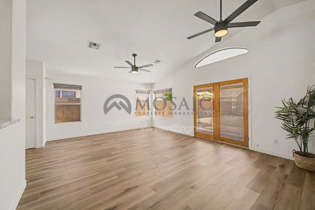 1271 W Gail Dr - Photo 5 of 31