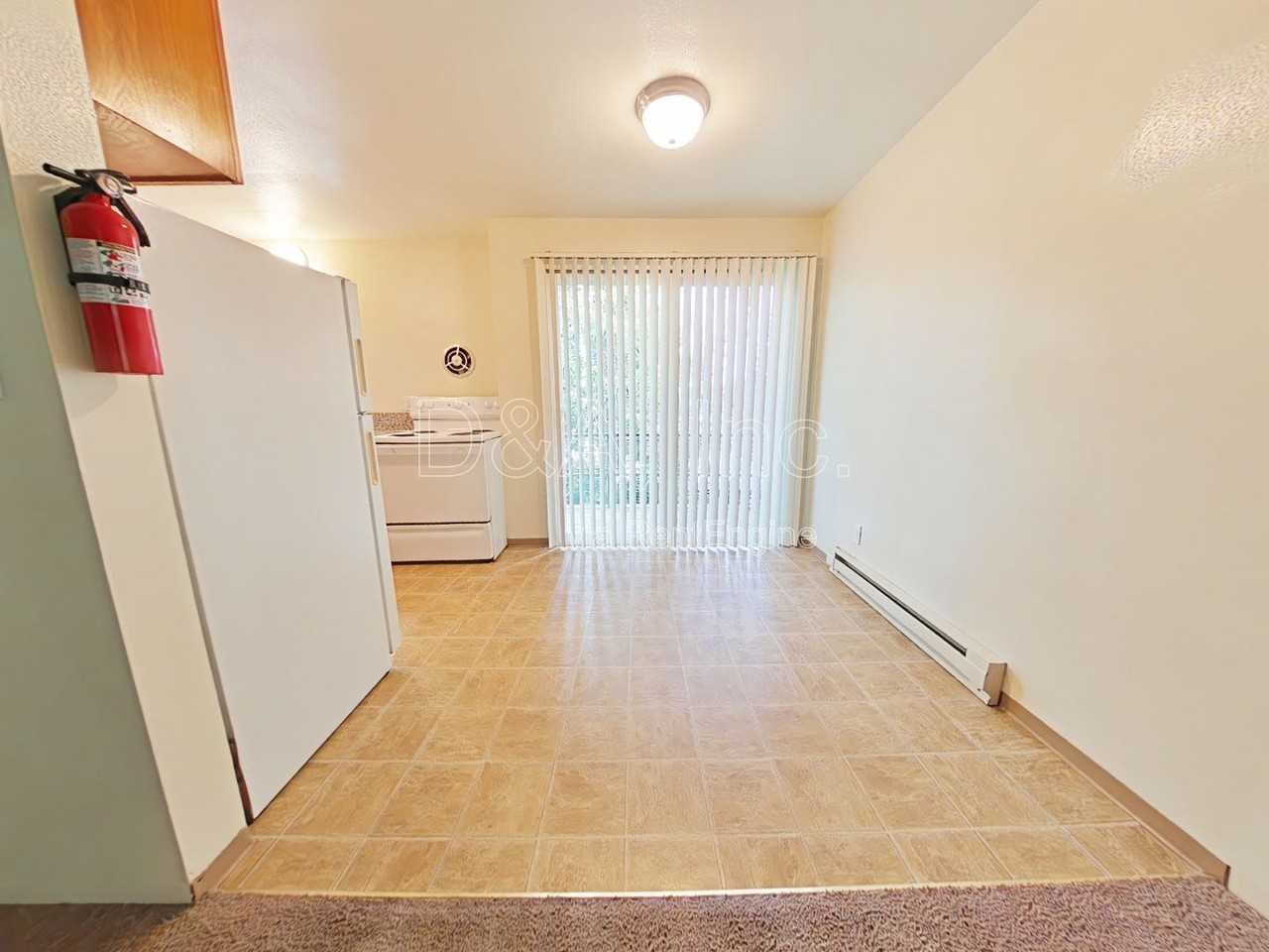 823 Nw 26th St - Photo 3 of 10