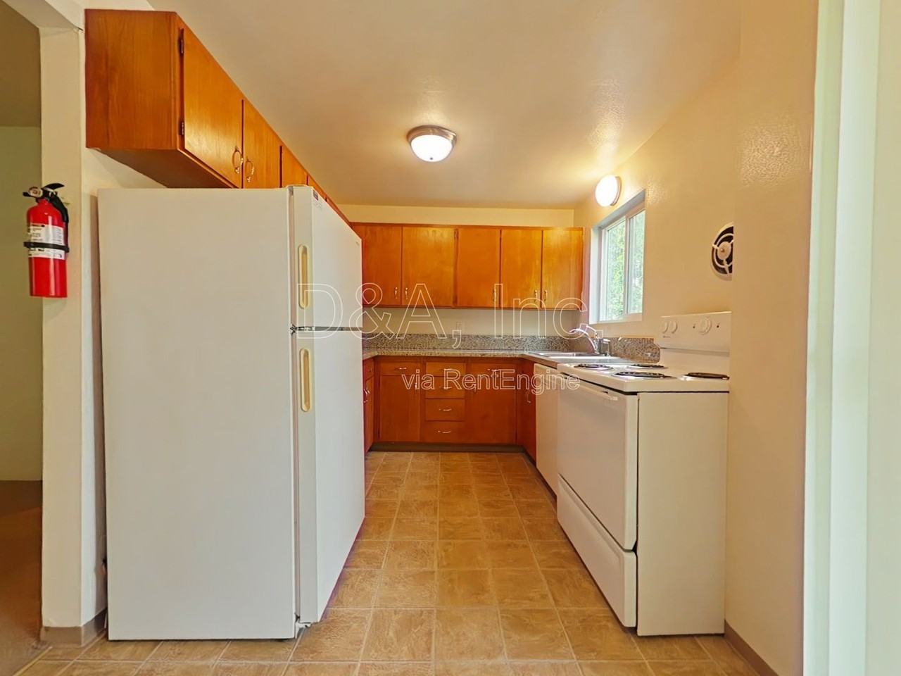 823 Nw 26th St - Photo 4 of 10