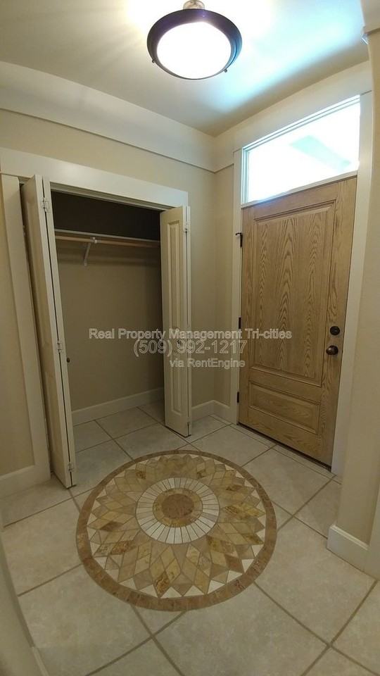 459 Columbia Point Dr - Photo 4 of 34