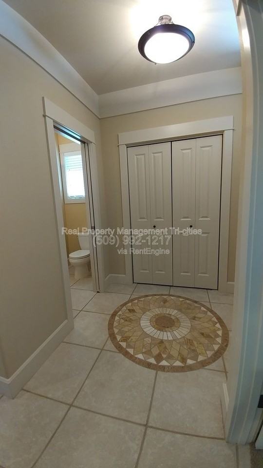 459 Columbia Point Dr - Photo 5 of 34