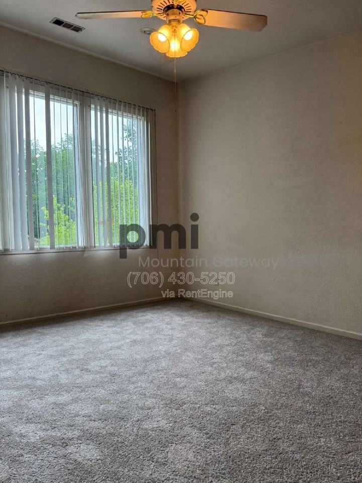 131 Primrose Dr #A - Photo 3 of 13