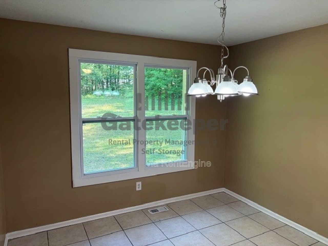 125 Elberta Dr - Photo 3 of 15