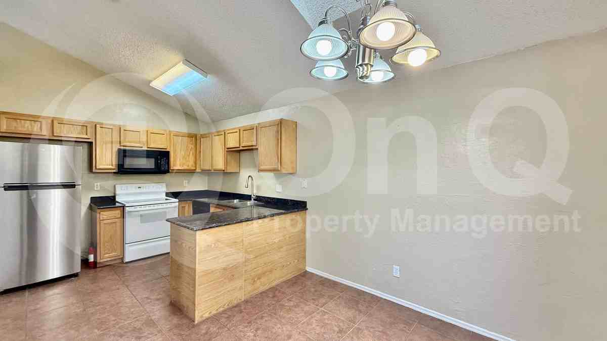 11014 N 81st Ave - Photo 6 of 20