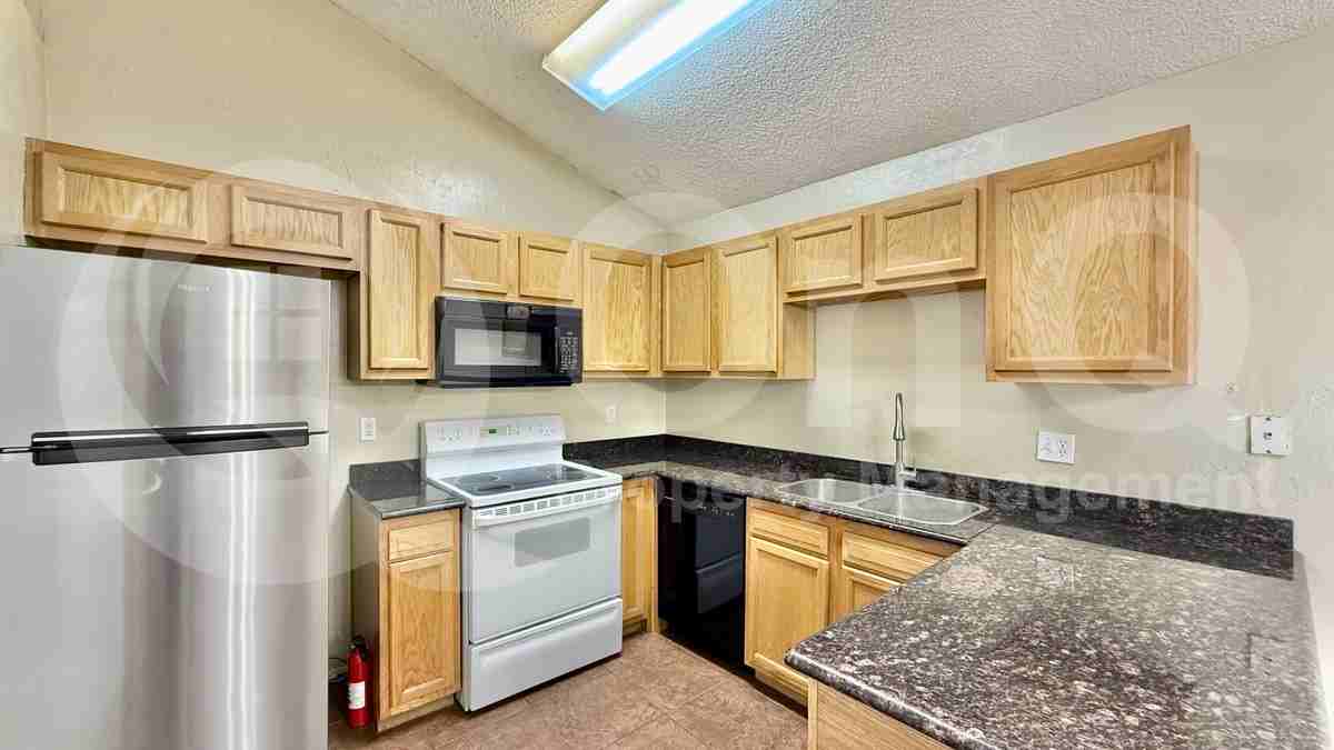 11014 N 81st Ave - Photo 7 of 20