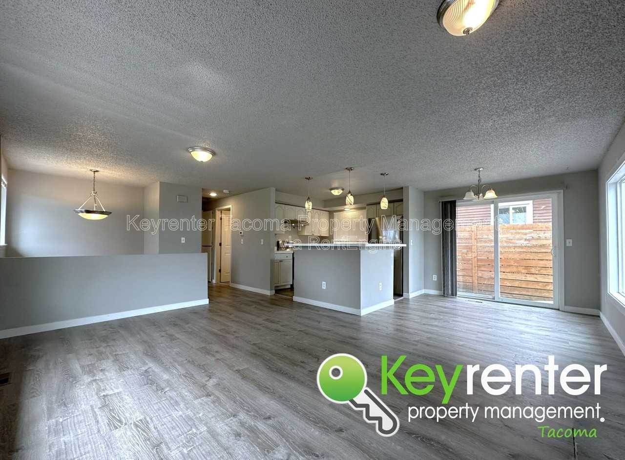 2215 N Madison St - Photo 4 of 32