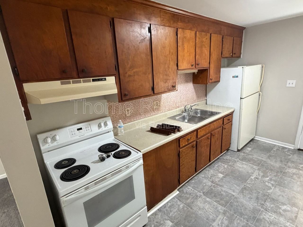 1420 Barnes St - Photo 3 of 9