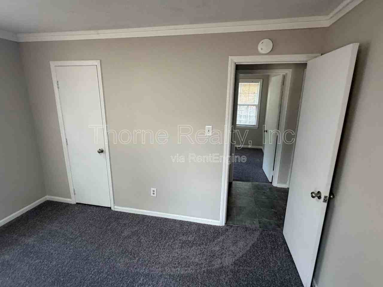1420 Barnes St - Photo 5 of 9