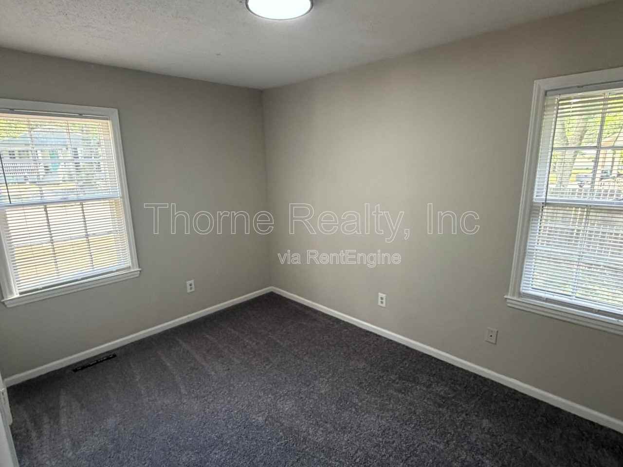 1420 Barnes St - Photo 6 of 9