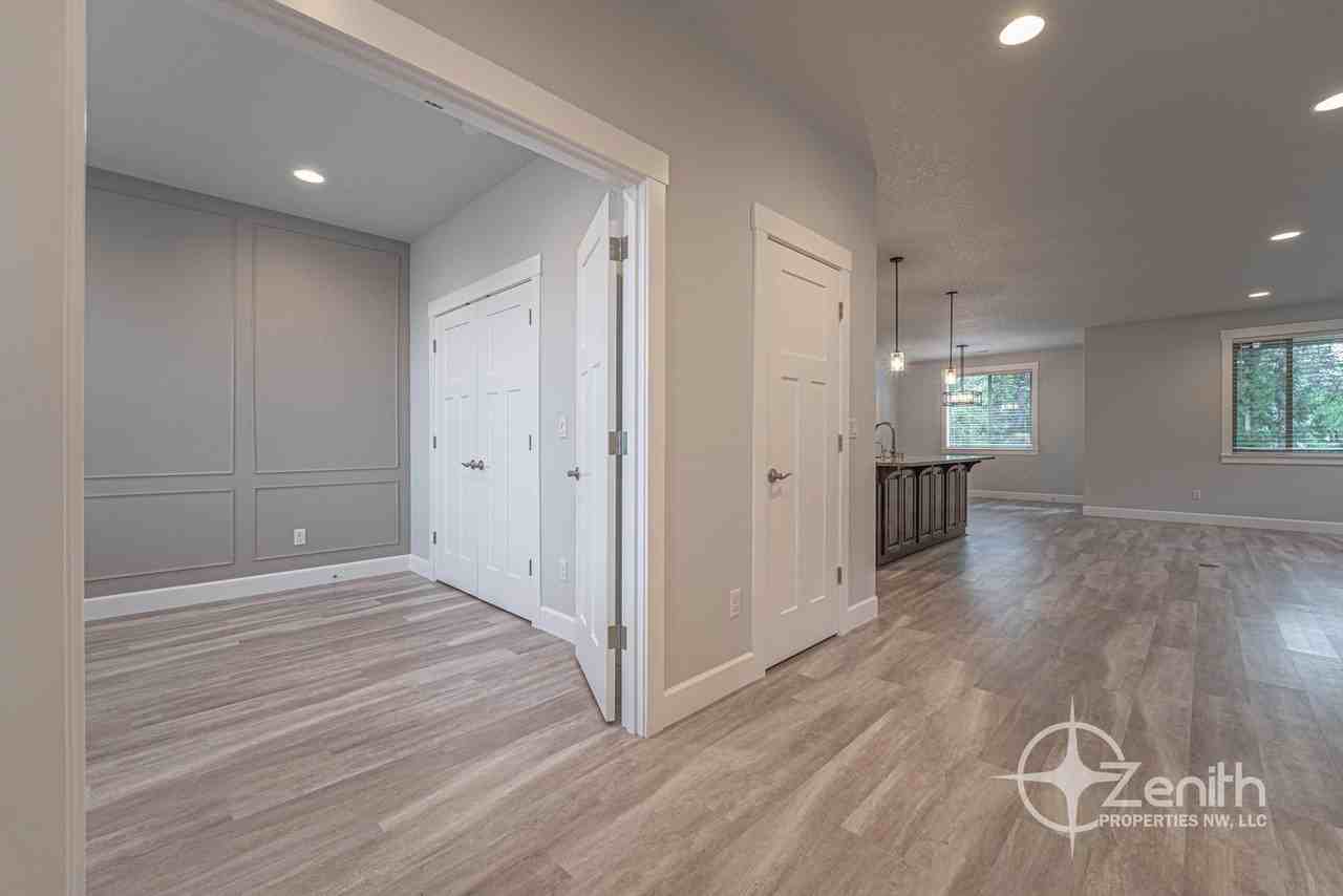 134 Zephyr Dr - Photo 4 of 43