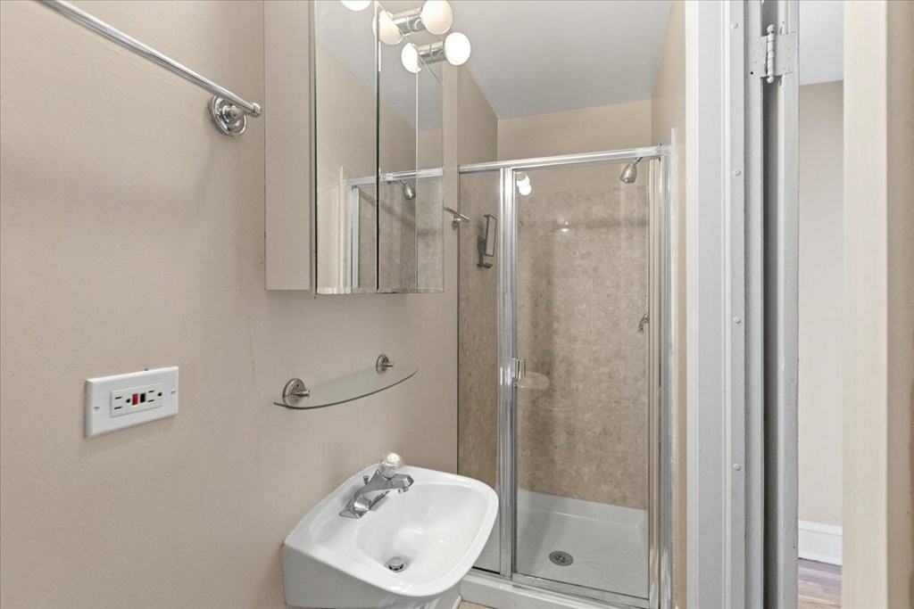 3707 N Sheffield Ave #3 - Photo 3 of 10