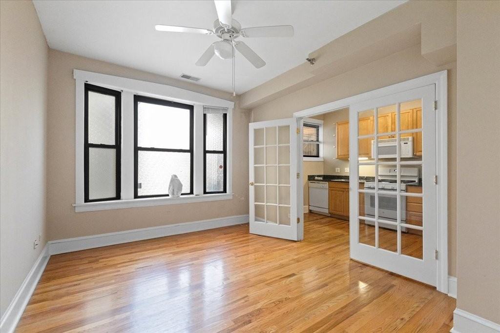 3707 N Sheffield Ave #3 - Photo 6 of 10