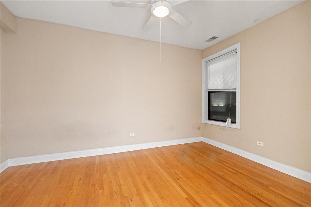 3707 N Sheffield Ave #3 - Photo 7 of 10